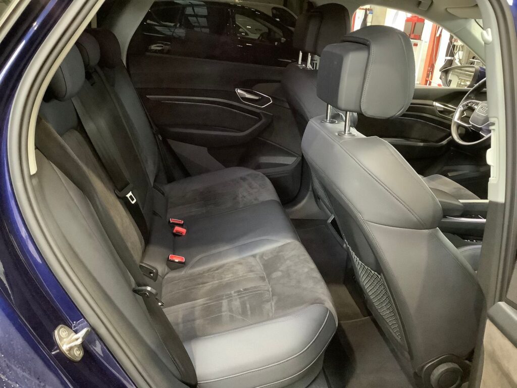 Audi E-Tron quattro 230kW 1-Gang купили на аукционе за 28 000 €