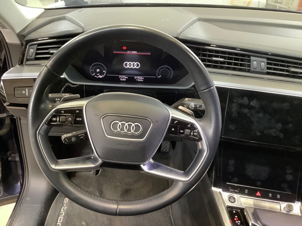 Audi E-Tron quattro 230kW 1-Gang купили на аукционе за 28 000 €
